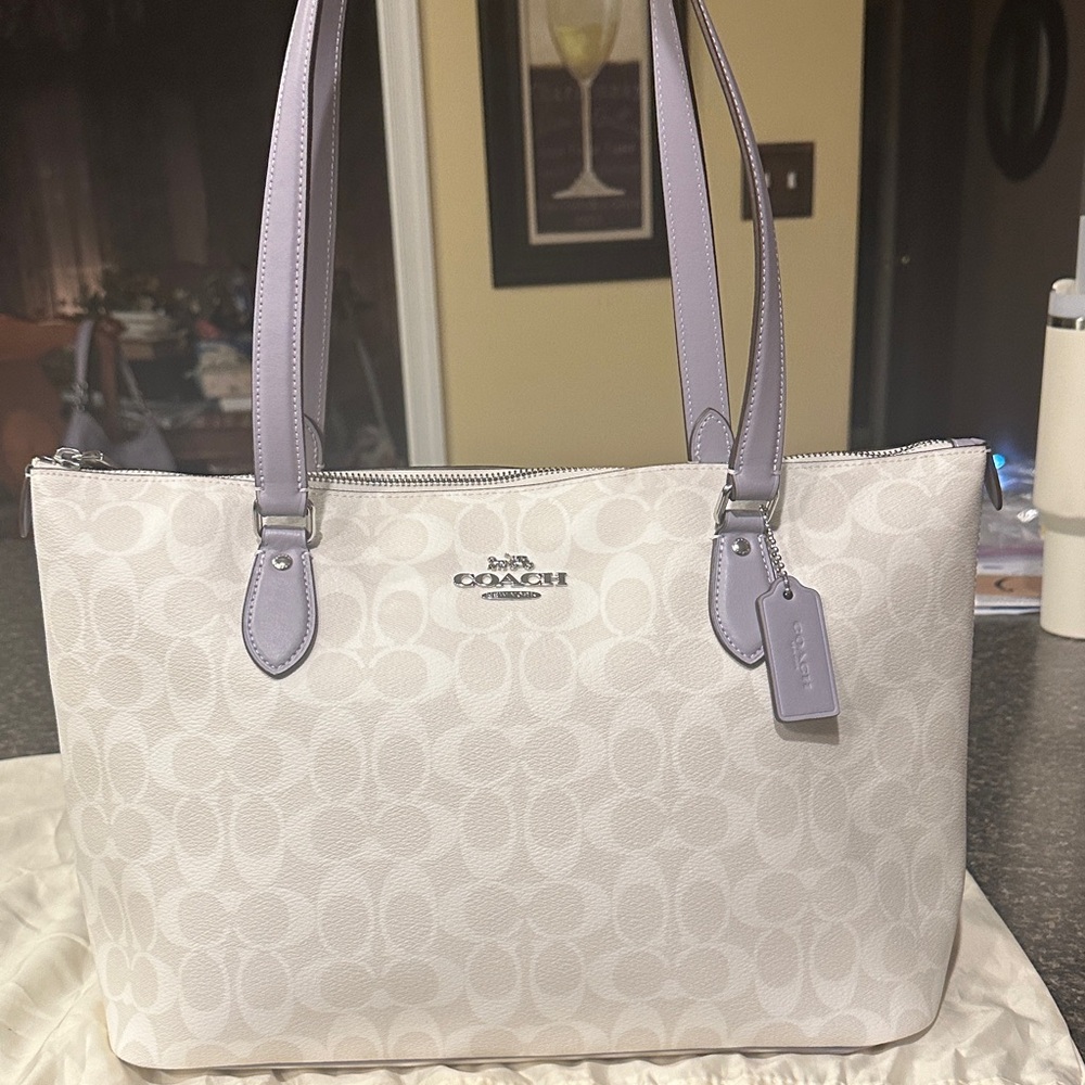 Coach Gallery Tote in Signature Canvas-Silver/Chalk/Mist (Lavender). CH504